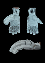 Load image into Gallery viewer, BDY Storm - Senior batting gloves
